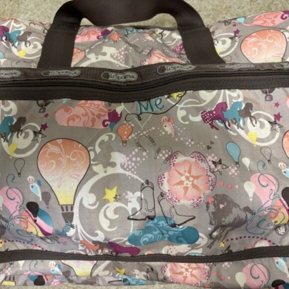 LeSportSac Weekender, Gym. Sports, Travel Bag " Like New " - Picture 6 of 9